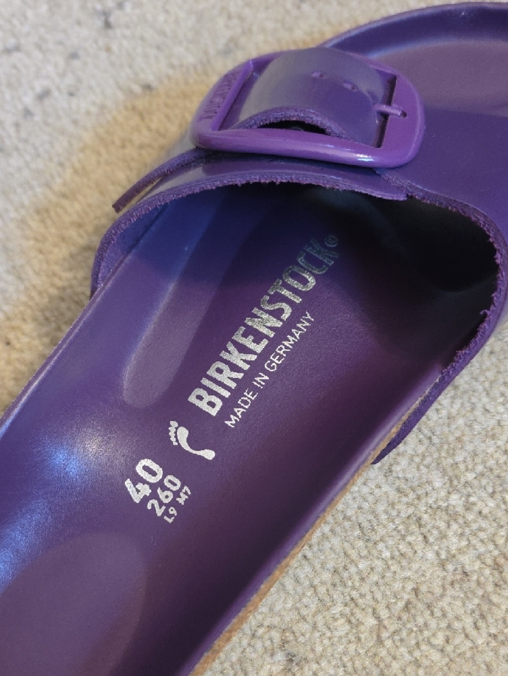 Birkenstock Madrid Big Buckle in a high-shine, Purple Dustk Or Açai, 9, Preowned - Picture 3 of 11